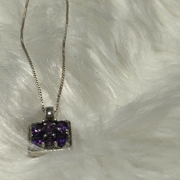 Elegant Silver and Purple Pendant Necklace - Picture 3 of 9